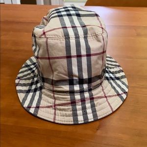 Burberry reversible bucket hat